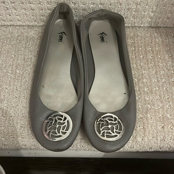 Grey flats size 7.5 - Picture 1 of 2